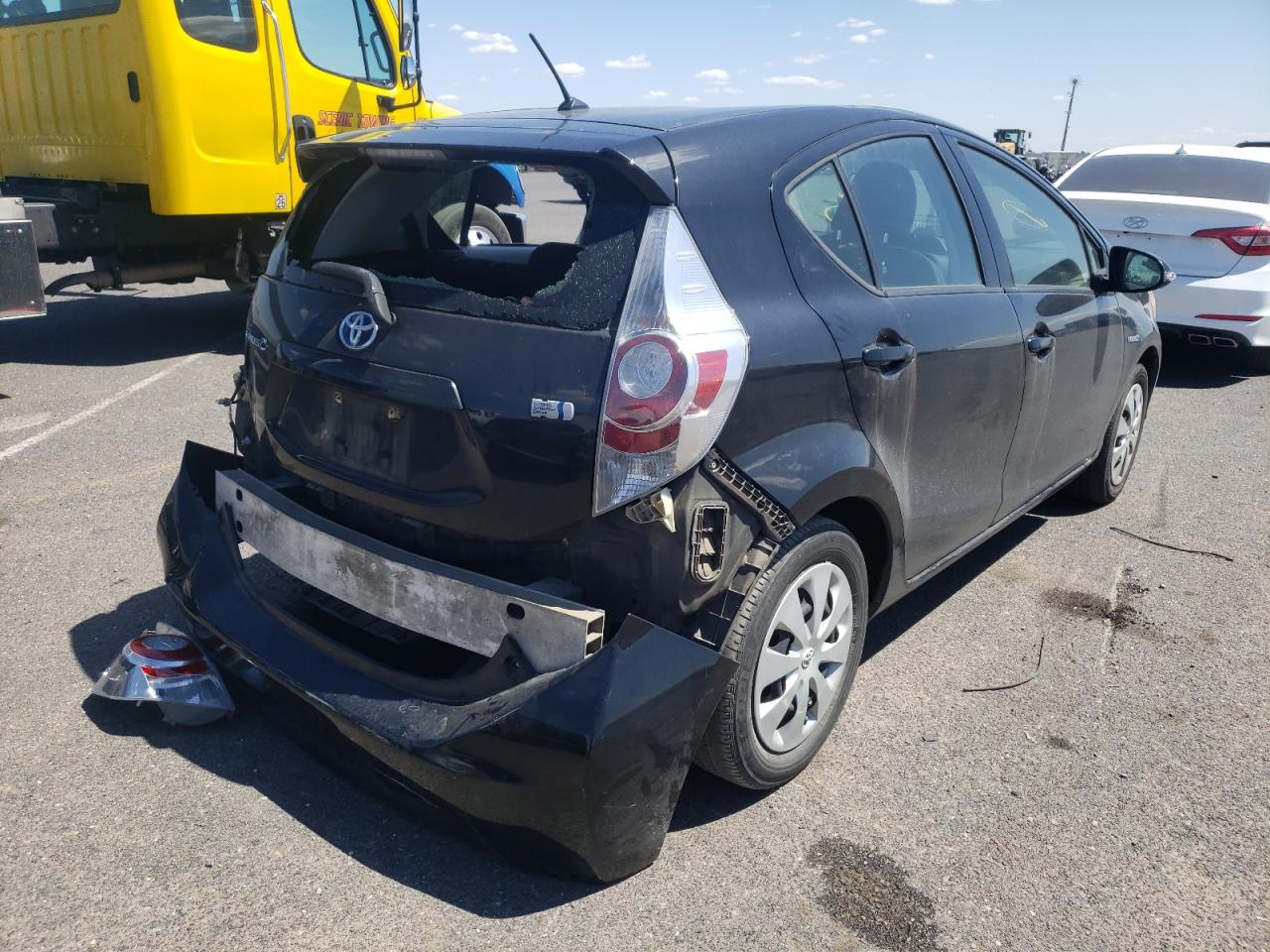 Photo 4 from auction – 2014 TOYOTA PRIUS C with VIN JTDKDTB35E1066535