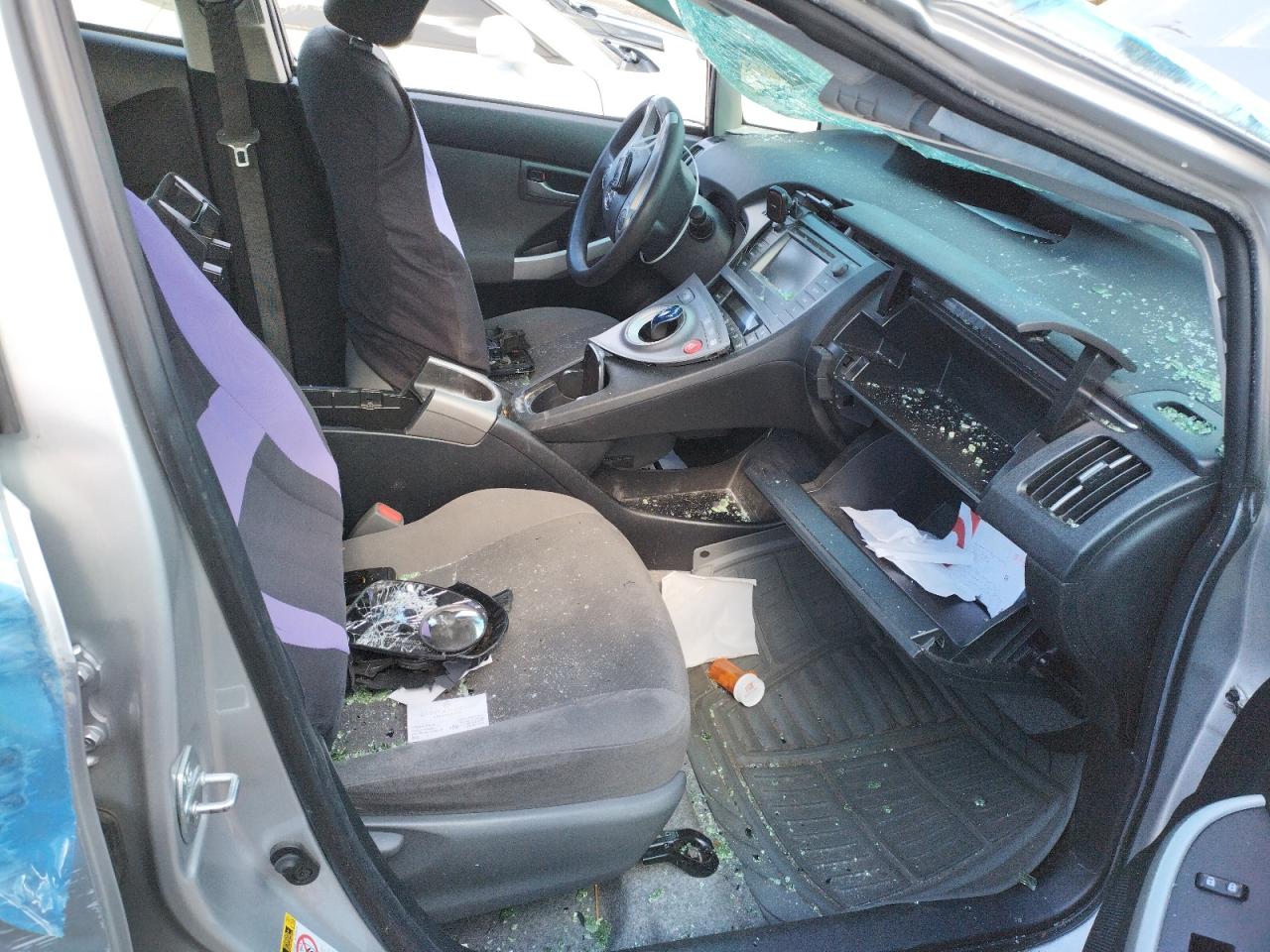 Photo 5 from auction – 2015 TOYOTA PRIUS with VIN JTDKN3DUXF1894651
