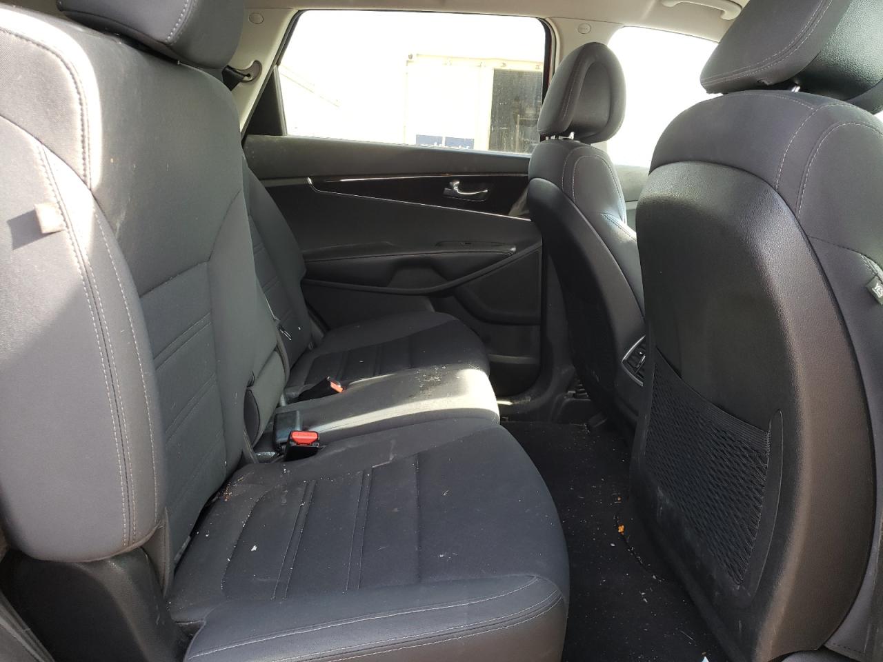 Photo 6 from auction – 2016 KIA SORENTO LX with VIN 5XYPGDA35GG100948