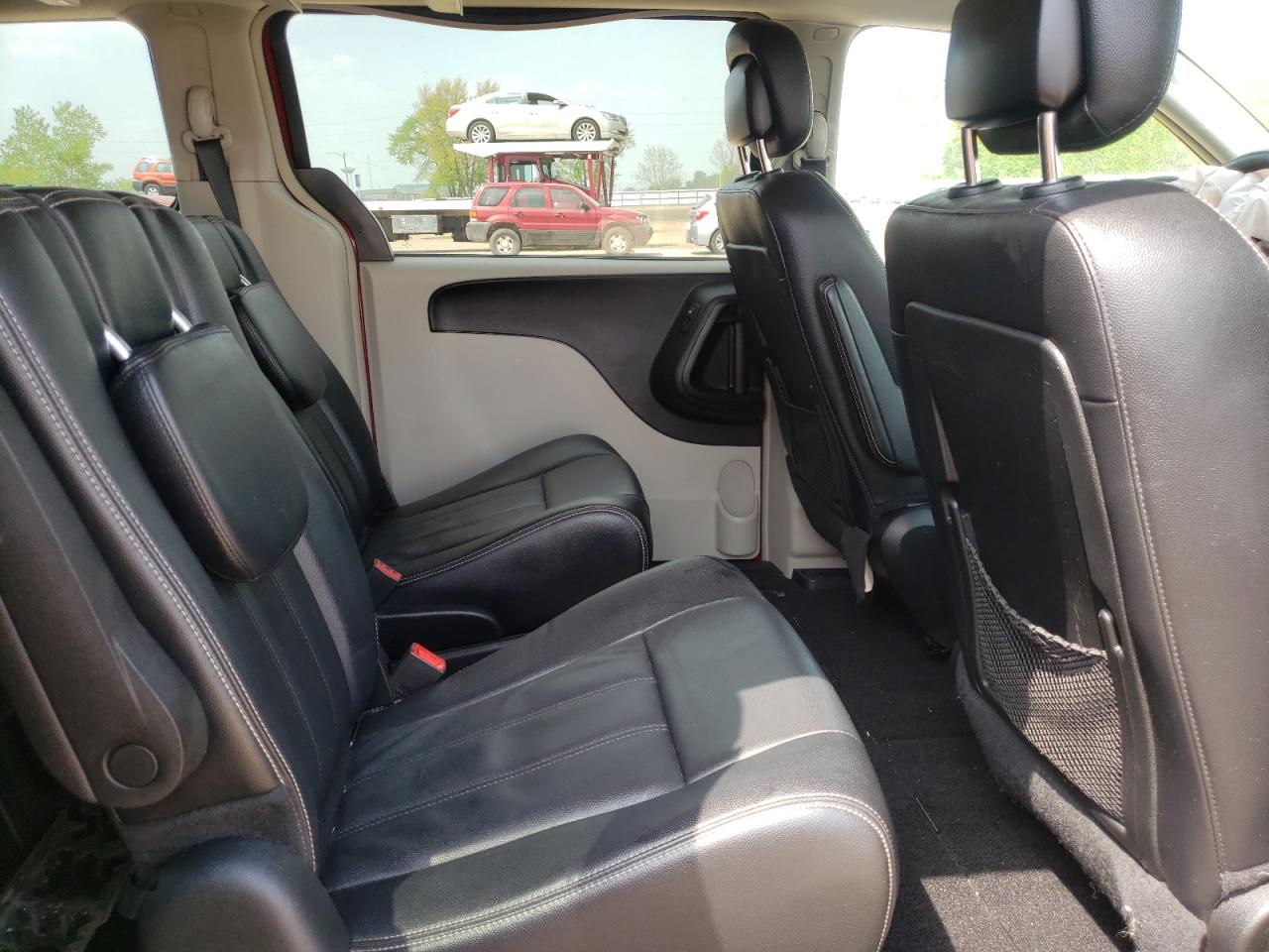 Photo 6 from auction – 2015 CHRYSLER TOWN & COU with VIN 2C4RC1BG1FR545704
