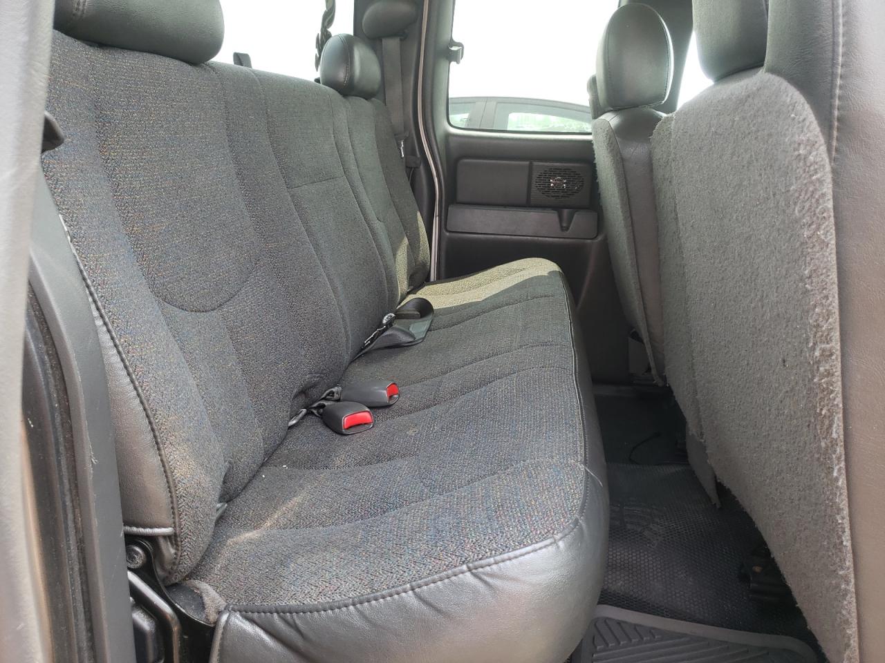 Photo 6 from auction – 2005 CHEVROLET SILVERADO with VIN 1GCEC19XX5Z305530