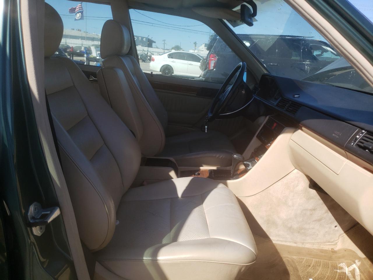 Photo 5 from auction – 1994 MERCEDES-BENZ E 320 with VIN WDBEA32E1RC125368