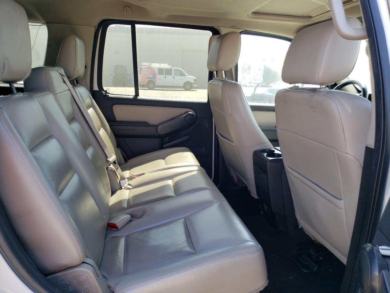 Photo 6 from auction – 2008 FORD EXPLORER X with VIN 1FMEU63E78UA40208