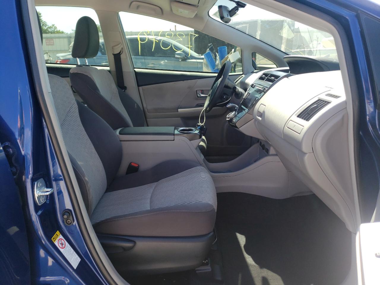Photo 5 from auction – 2017 TOYOTA PRIUS V with VIN JTDZN3EU0HJ059951