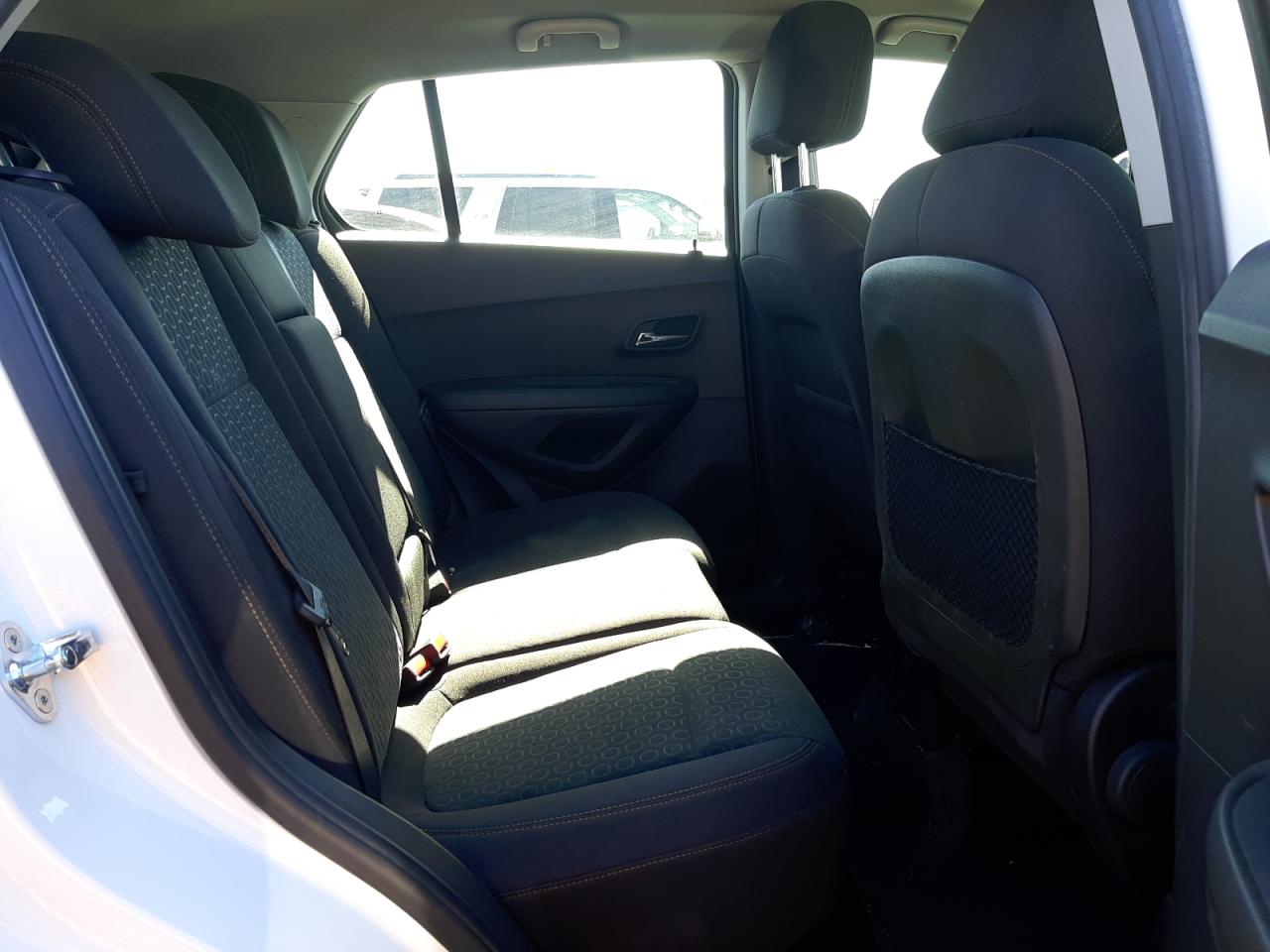 Photo 6 from auction – 2018 CHEVROLET TRAX LS with VIN KL7CJKSB5JB644911