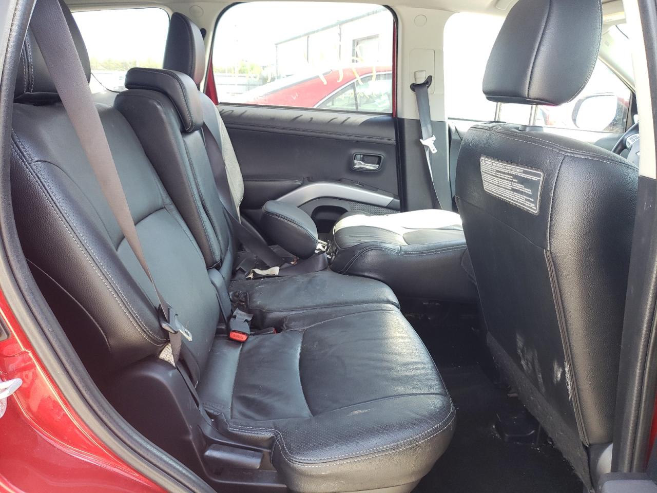 Photo 6 from auction – 2012 MITSUBISHI OUTLANDER with VIN JA4JS4AX8CU027150