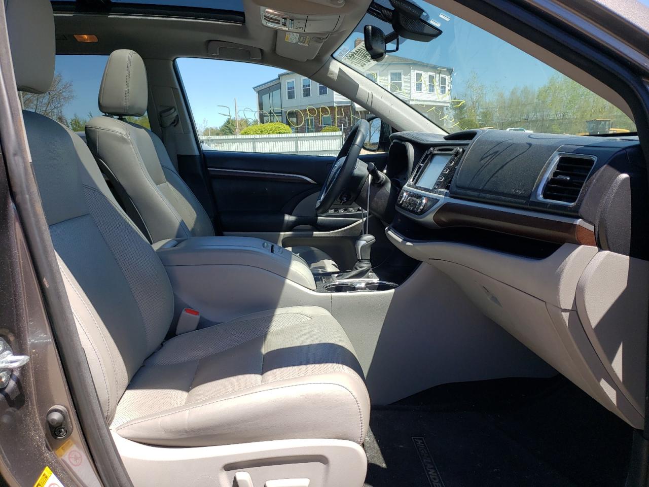 Photo 5 from auction – 2016 TOYOTA HIGHLANDER with VIN 5TDDKRFH1GS260301