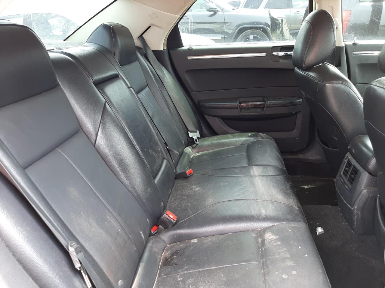 Photo 6 from auction – 2010 CHRYSLER 300 LIMITE with VIN 2C3CA3CV6AH112483