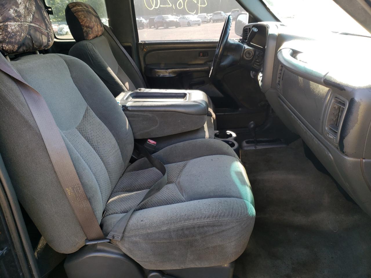 Photo 5 from auction – 2004 CHEVROLET SILVERADO with VIN 1GCEK19T34E177492