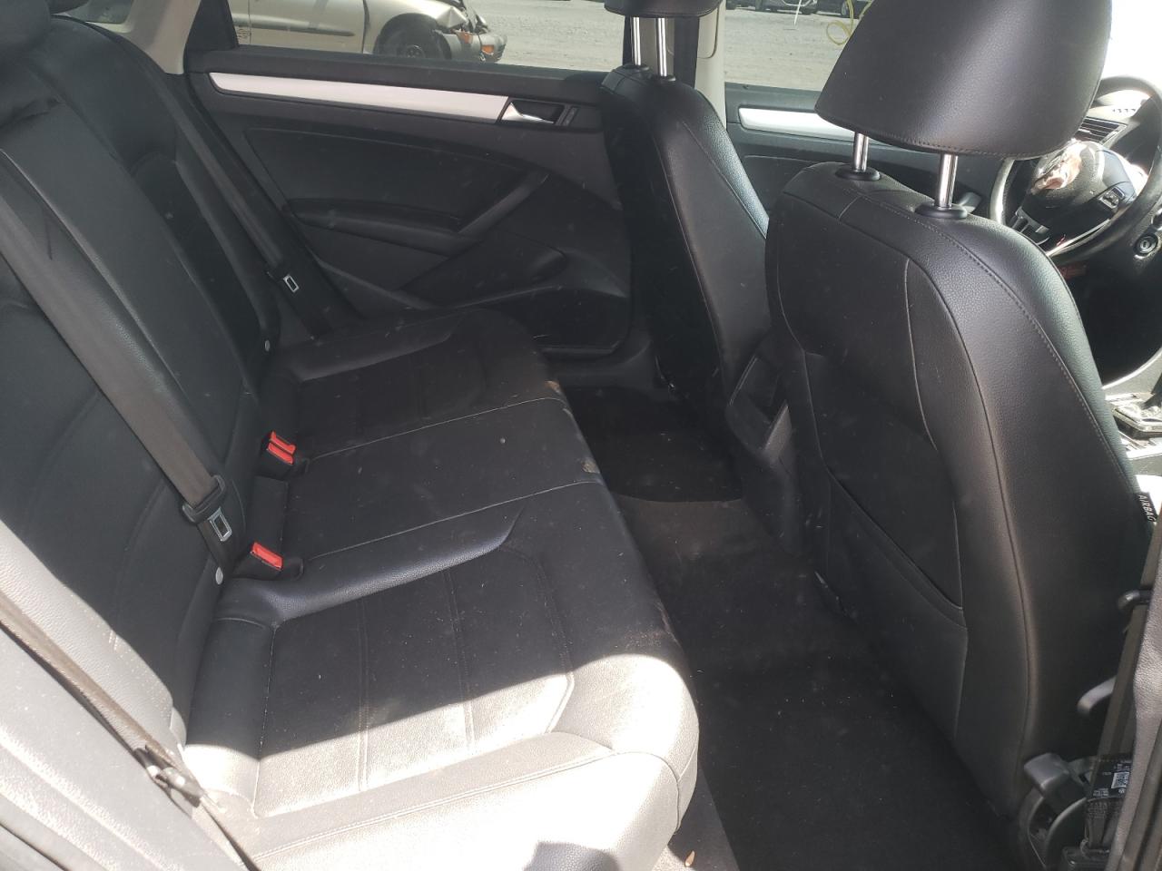 Photo 6 from auction – 2012 VOLKSWAGEN PASSAT SE with VIN 1VWBP7A30CC011988