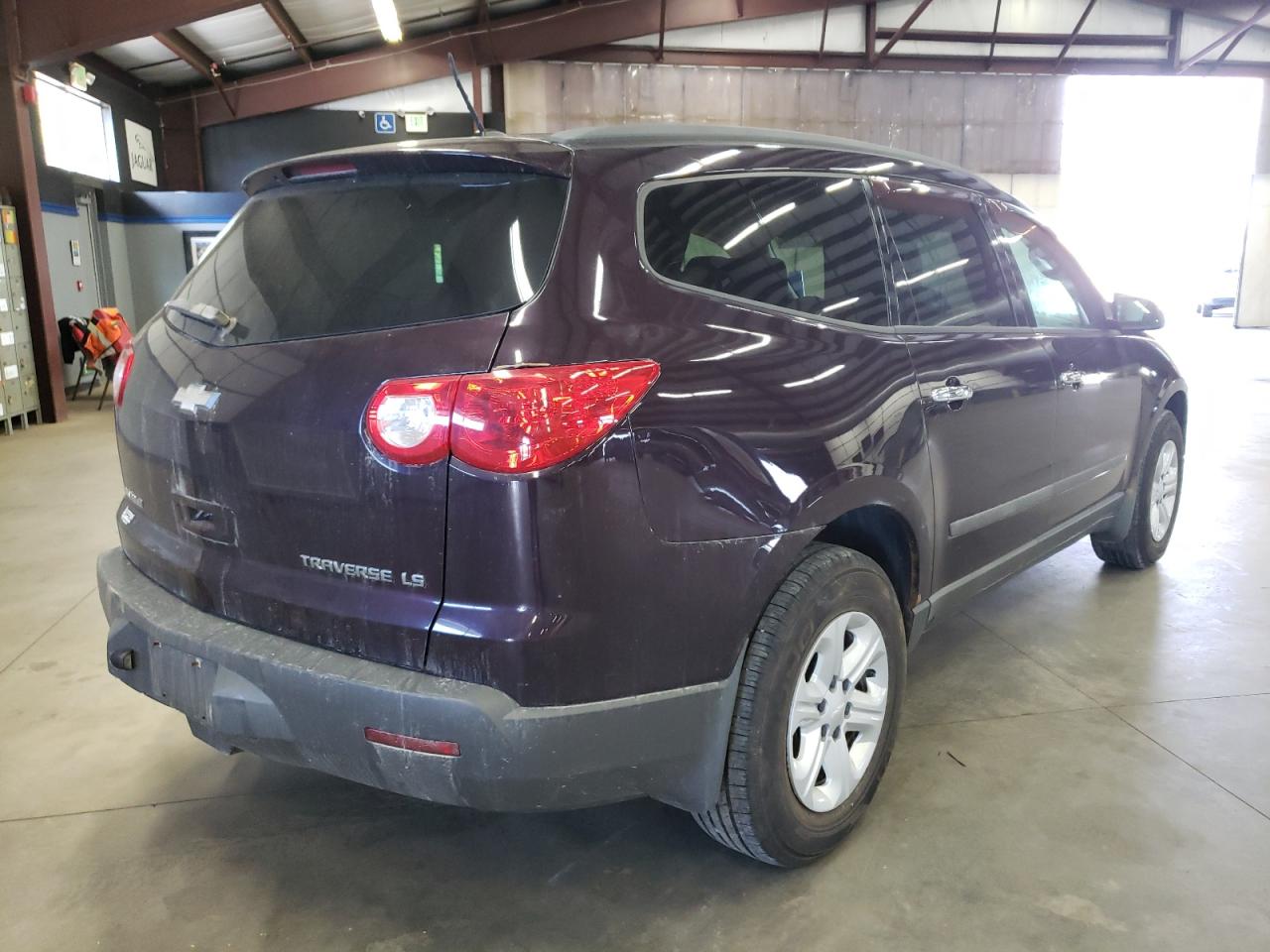 Photo 4 from auction – 2009 CHEVROLET TRAVERSE L with VIN 1GNEV13D49S128696