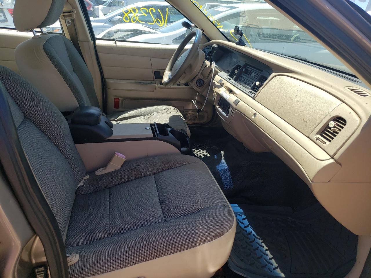 Photo 5 from auction – 2011 FORD CROWN VICT with VIN 2FABP7BV0BX120879