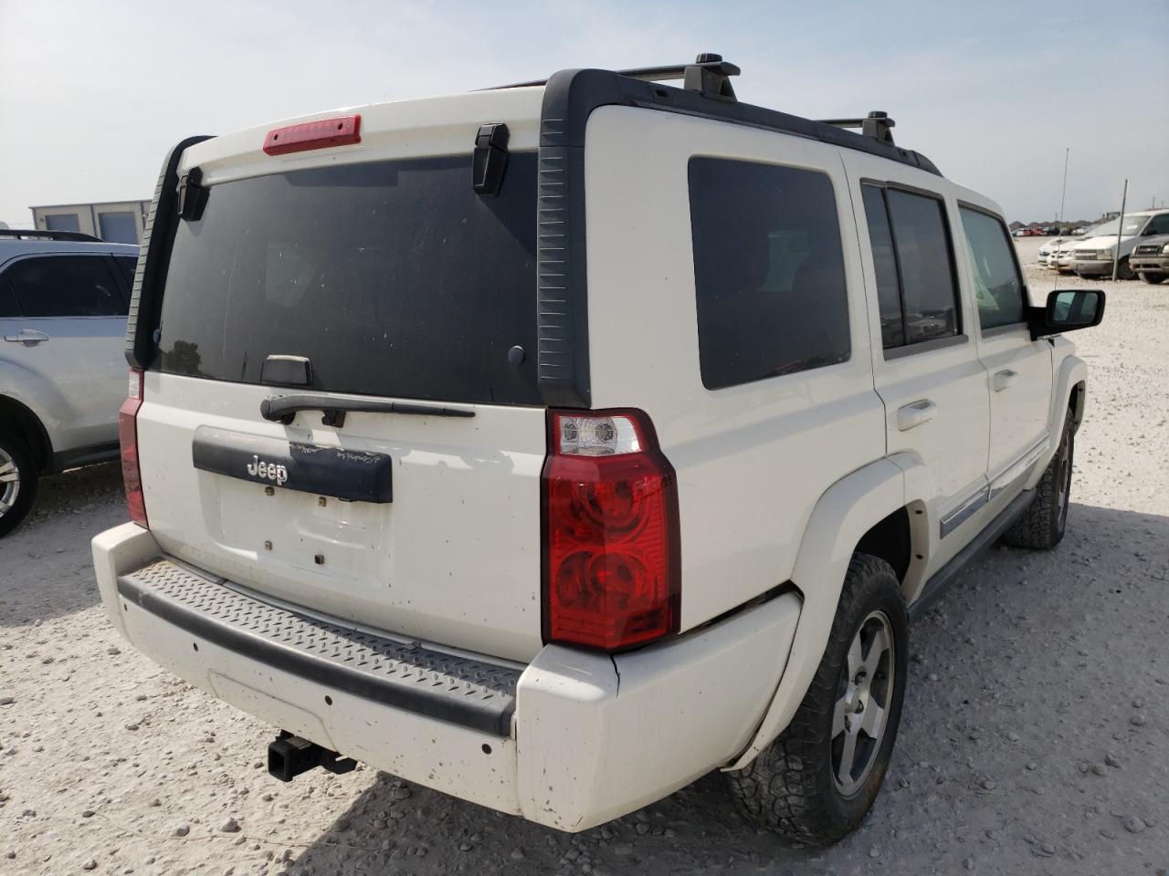 Photo 4 from auction – 2010 JEEP COMMANDER with VIN 1J4RH4GK3AC162102