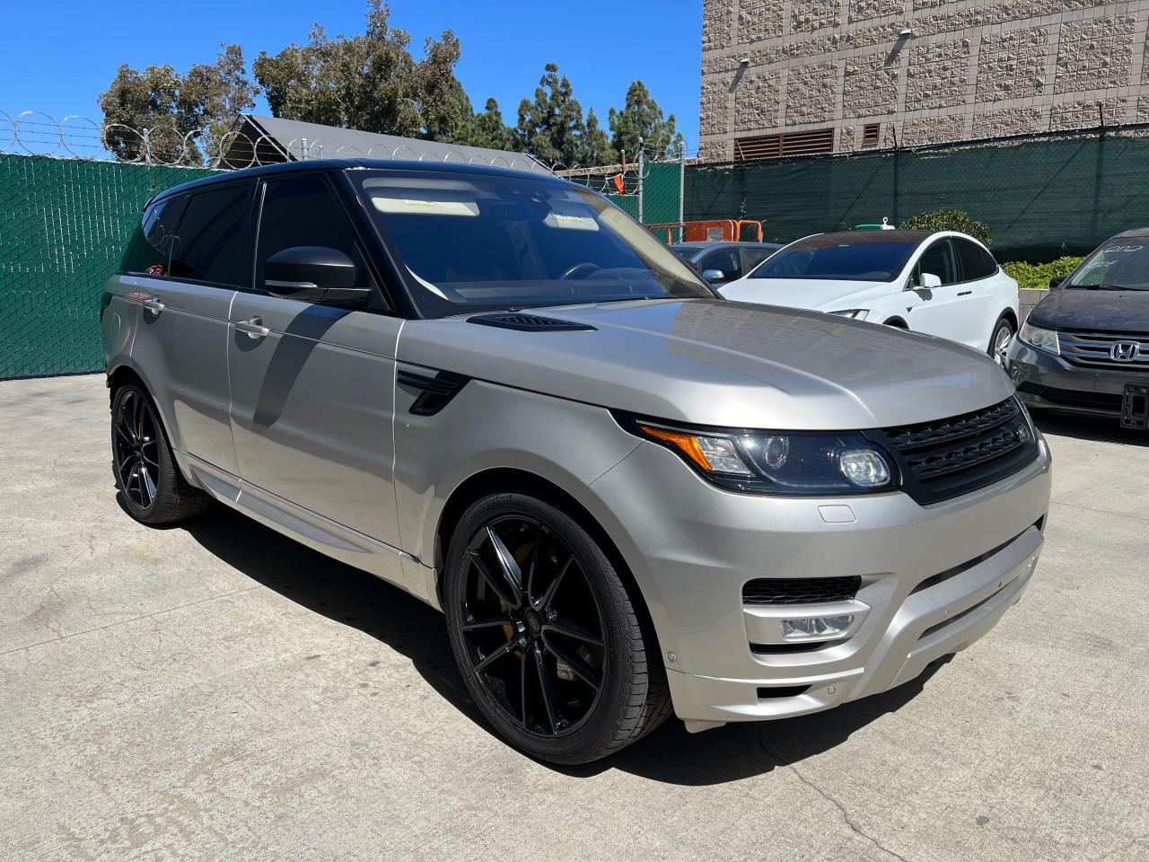 Photo 9 from auction – 2017 LAND ROVER RANGE ROVE with VIN SALWV2FE7HA142614