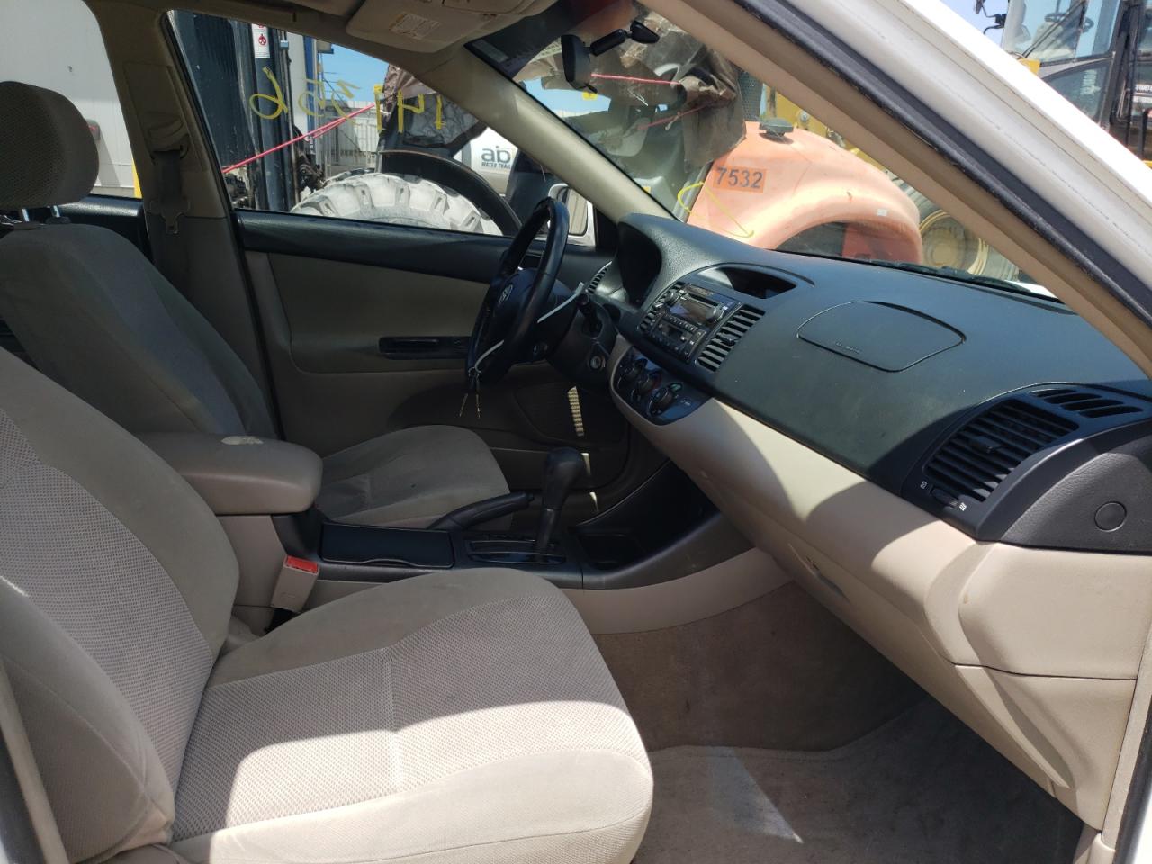 Photo 5 from auction – 2003 TOYOTA CAMRY LE with VIN JTDBF32K830140034