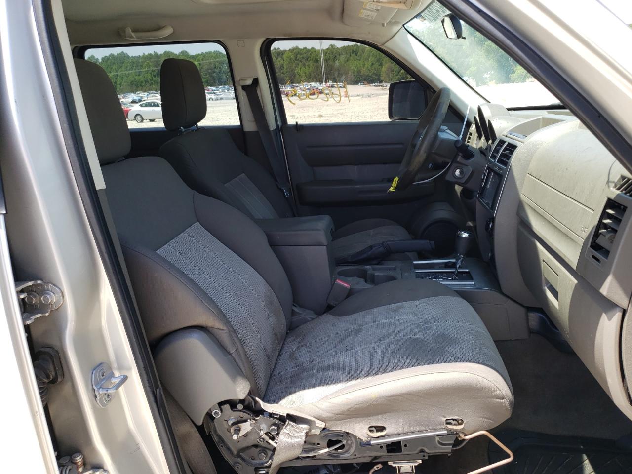 Photo 5 from auction – 2009 DODGE NITRO SE with VIN 1D8GU28K79W531552