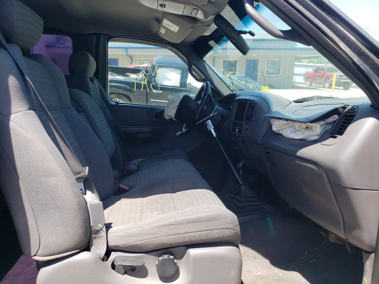 Photo 5 from auction – 2001 FORD F150 with VIN 1FTRX18W51NA84533