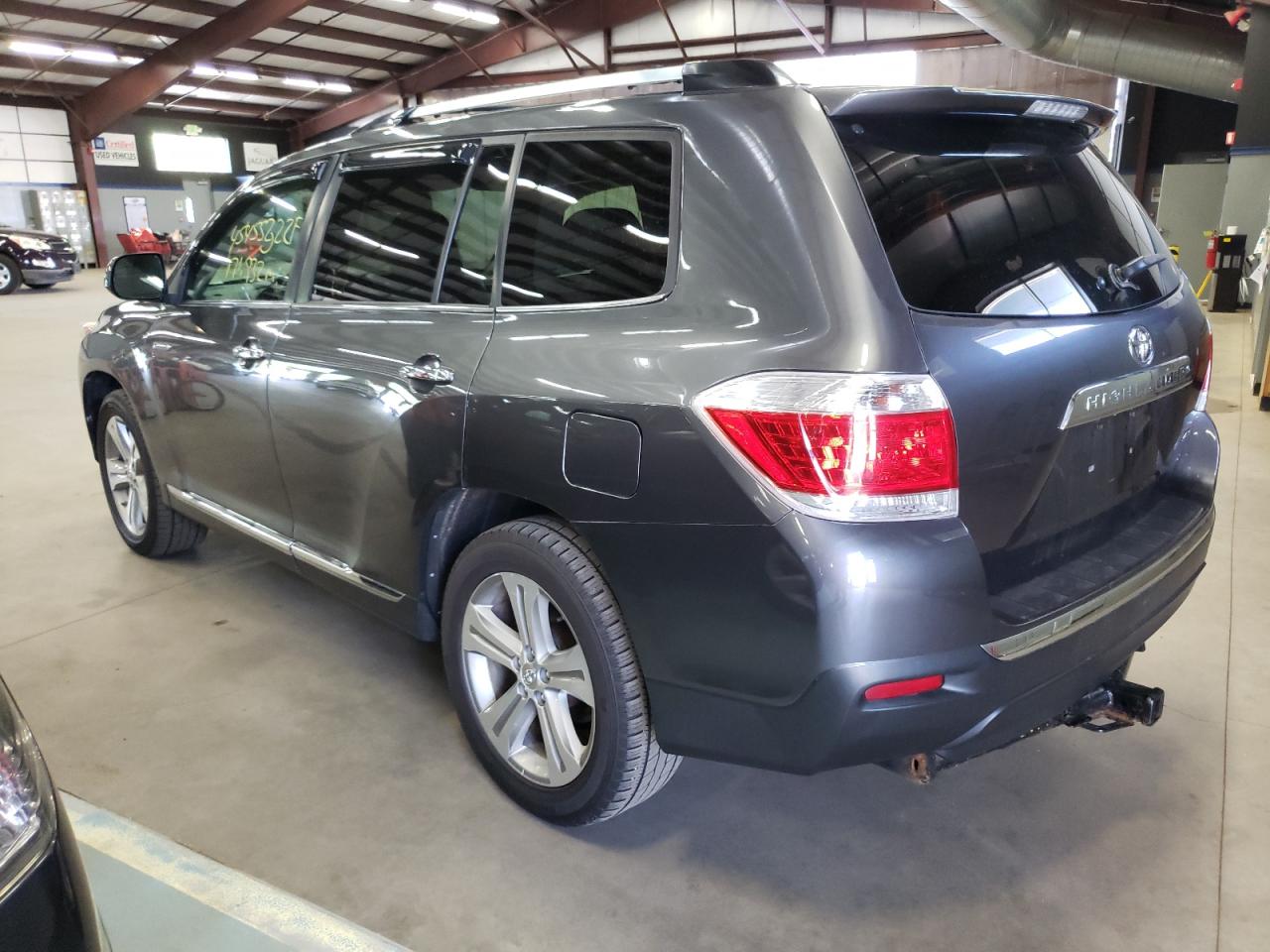 Photo 3 from auction – 2013 TOYOTA HIGHLANDER with VIN 5TDDK3EH6DS197643