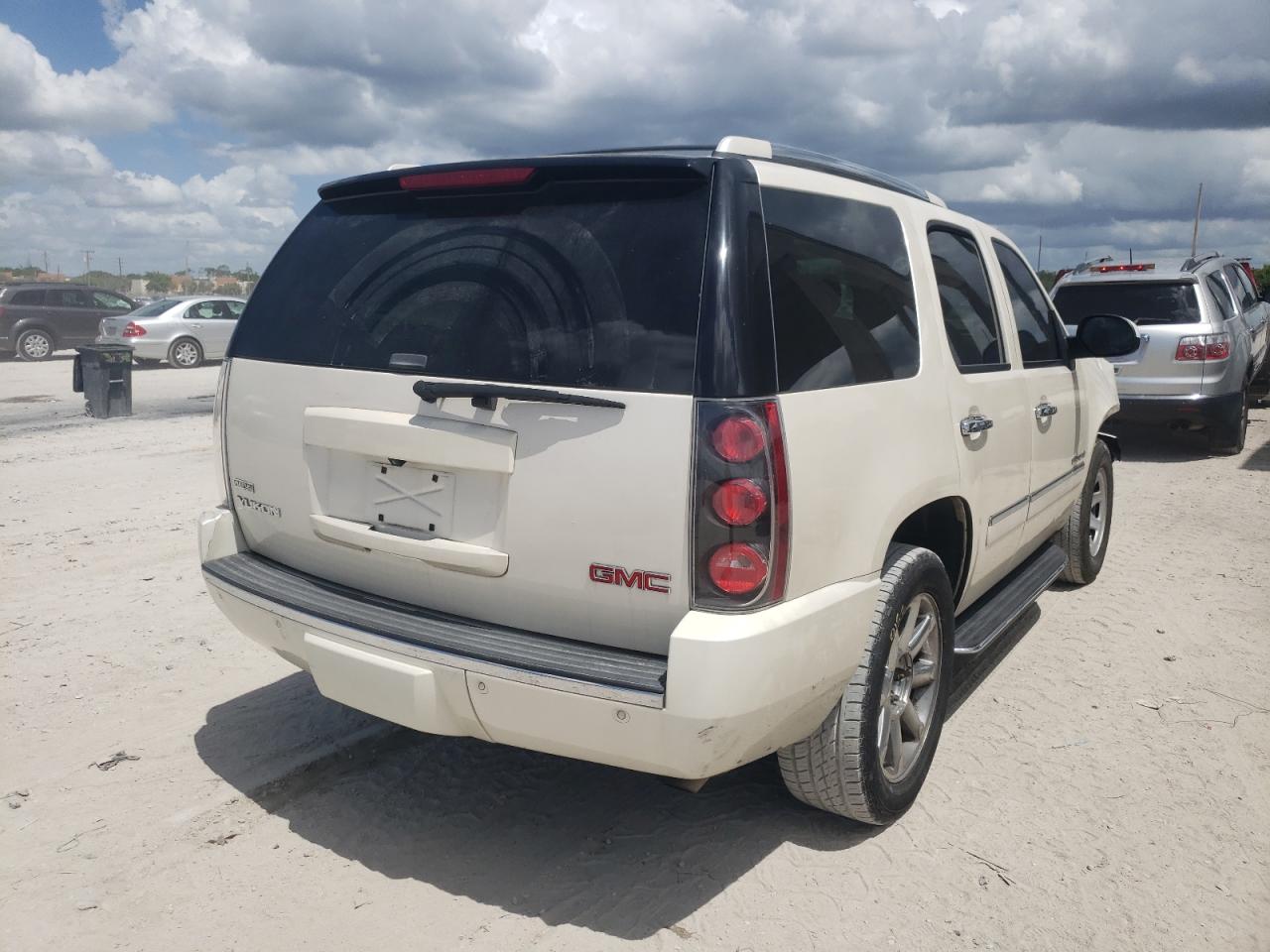 Photo 4 from auction – 2009 GMC YUKON DENA with VIN 1GKFC03259R231648