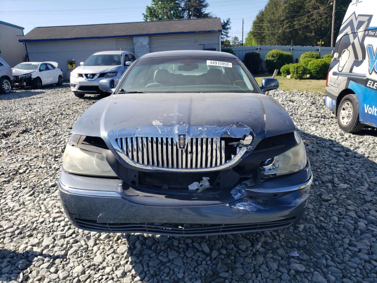 Photo 9 from auction – 2005 LINCOLN TOWN CAR S with VIN 1LNHM82W15Y610047