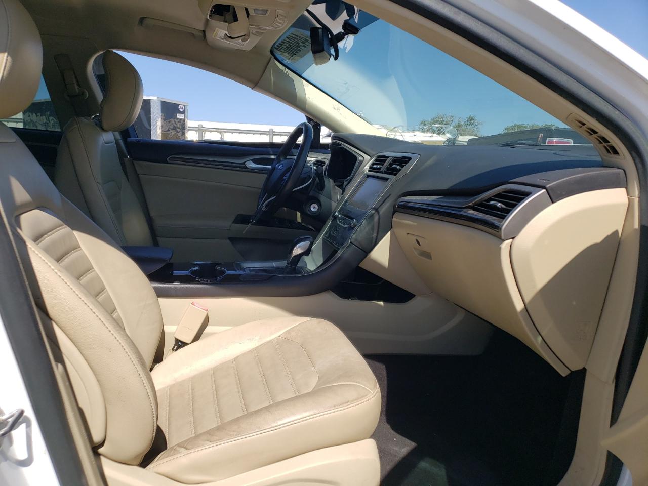 Photo 5 from auction – 2014 FORD FUSION SE with VIN 3FA6P0H90ER198939