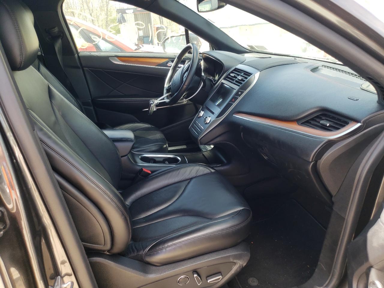Photo 5 from auction – 2019 LINCOLN MKC SELECT with VIN 5LMCJ2D91KUL18762