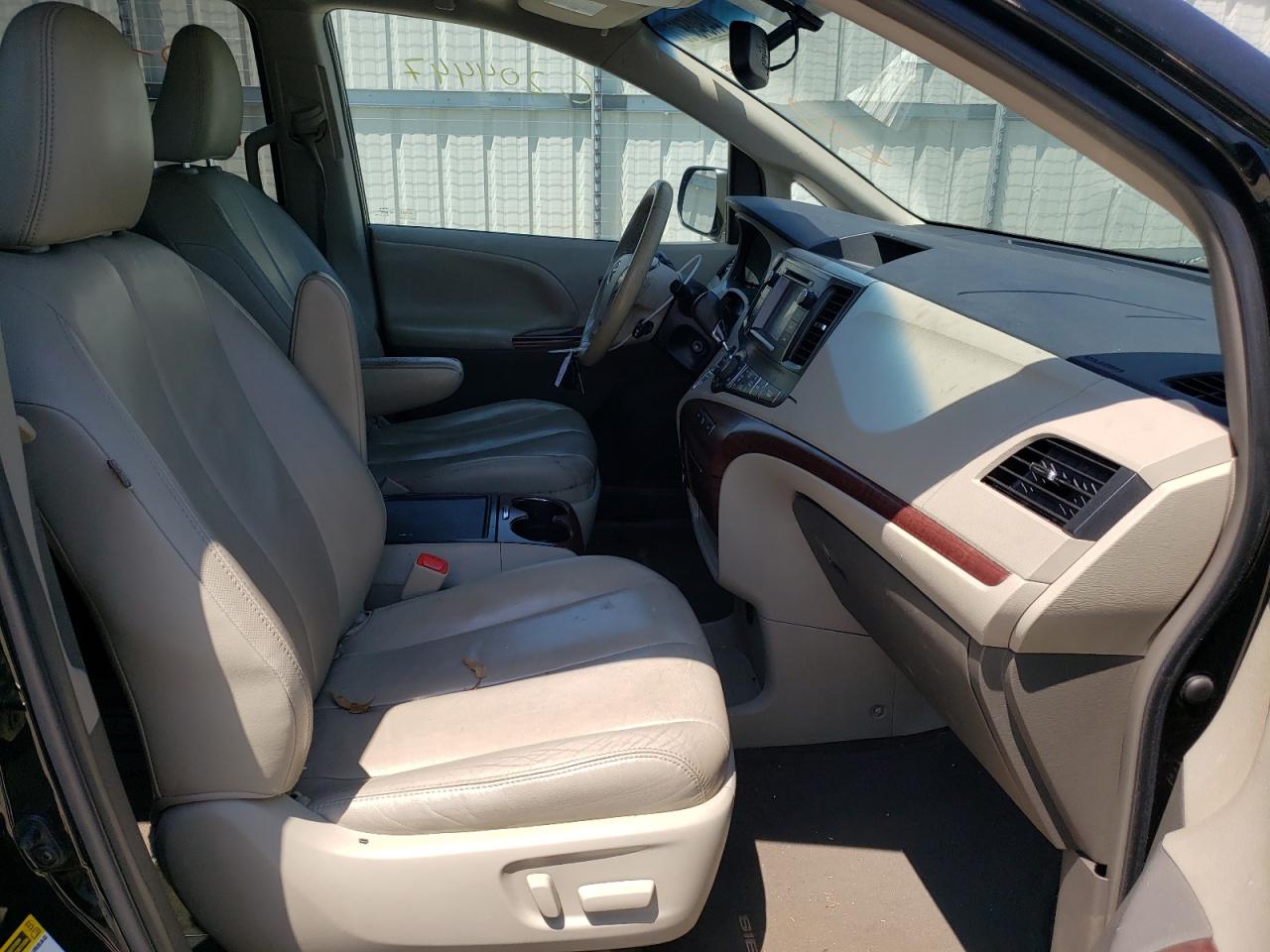 Photo 5 from auction – 2013 TOYOTA SIENNA with VIN 5TDYK3DC5DS391961