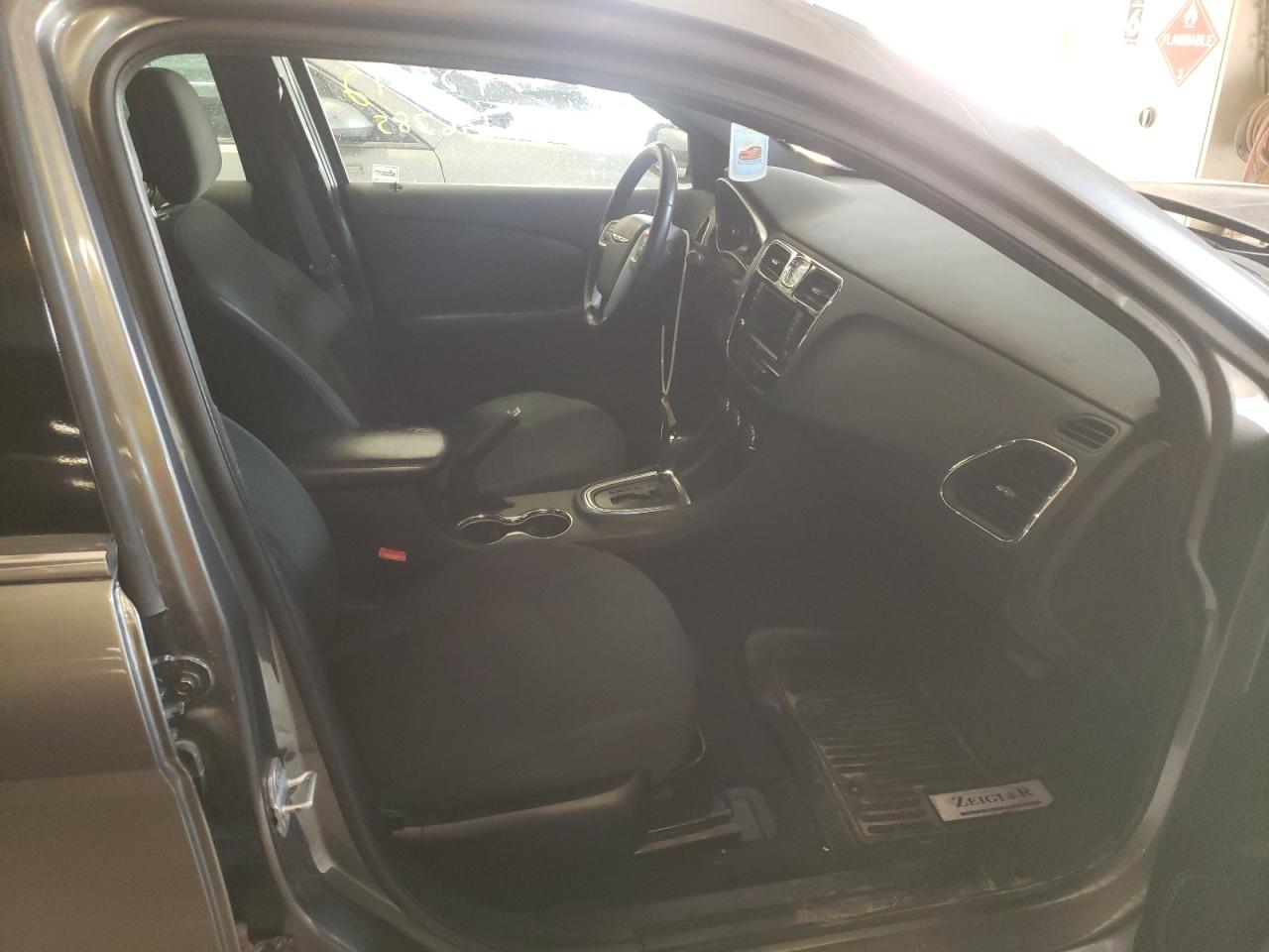 Photo 5 from auction – 2012 CHRYSLER 200 TOURIN with VIN 1C3CCBBB6CN135834