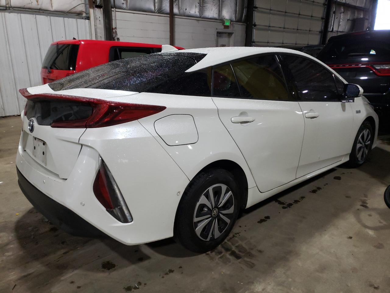 Photo 4 from auction – 2017 TOYOTA PRIUS PRIM with VIN JTDKARFPXH3020684