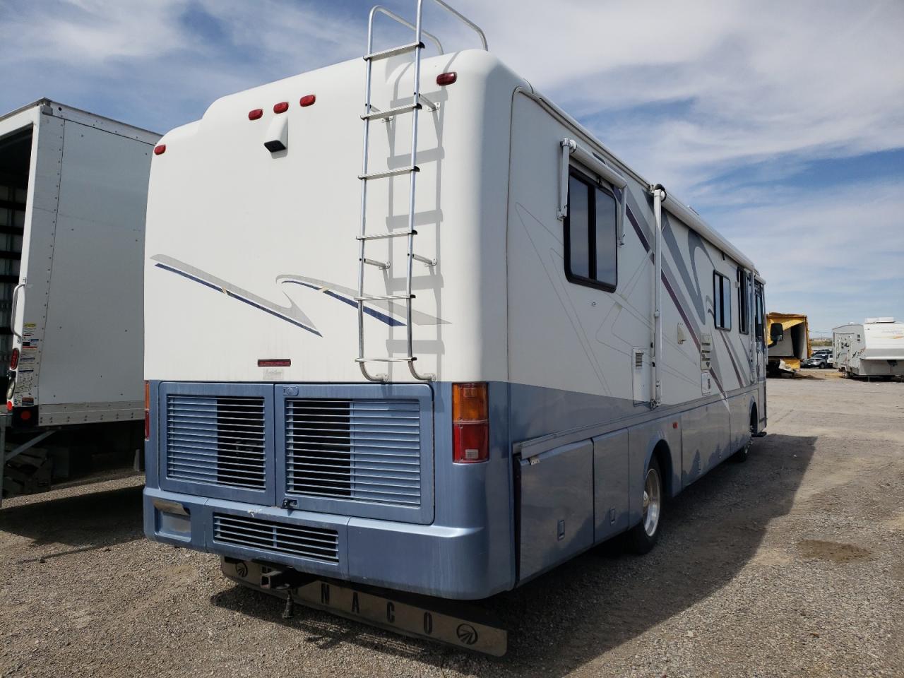 Photo 4 from auction – 2000 MONA MOTOR HOME with VIN 1RF120518Y2009411