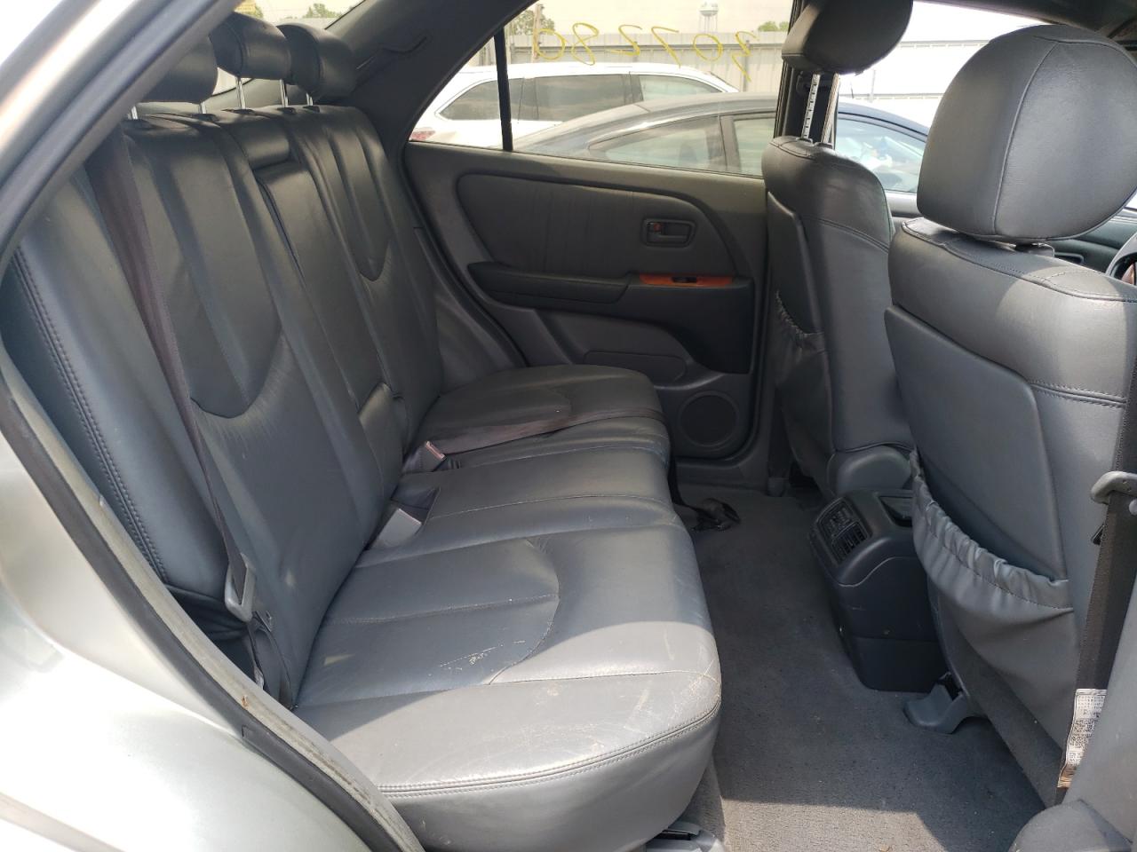 Photo 6 from auction – 2000 LEXUS RX 300 with VIN JT6GF10U9Y0072498