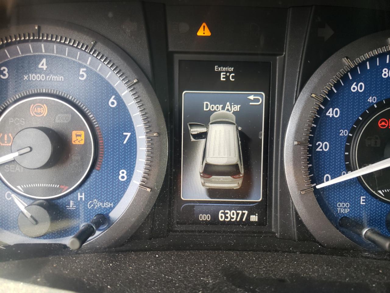 Photo 8 from auction – 2015 TOYOTA SIENNA XLE with VIN 5TDDK3DCXFS097148