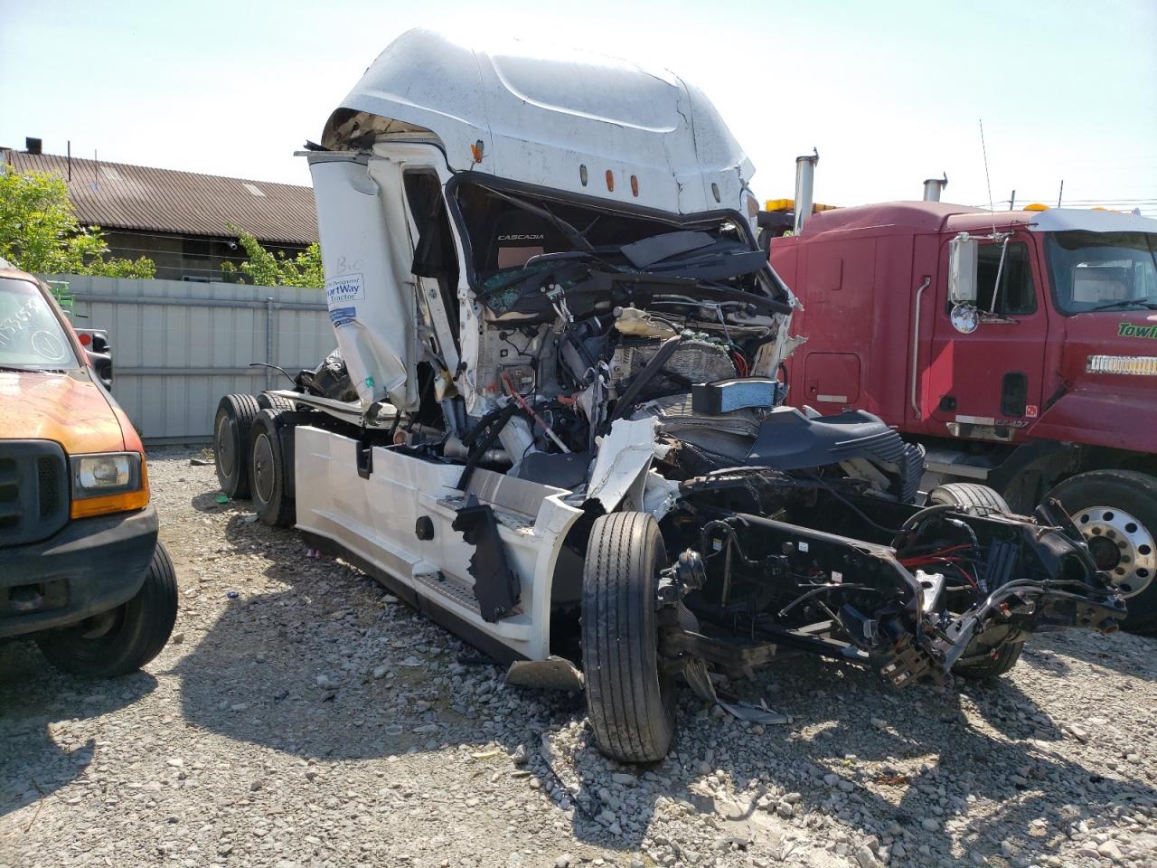 Photo 9 from auction – 2018 FREIGHTLINER CASCADIA 1 with VIN 3AKJHHDR1JSJX3804