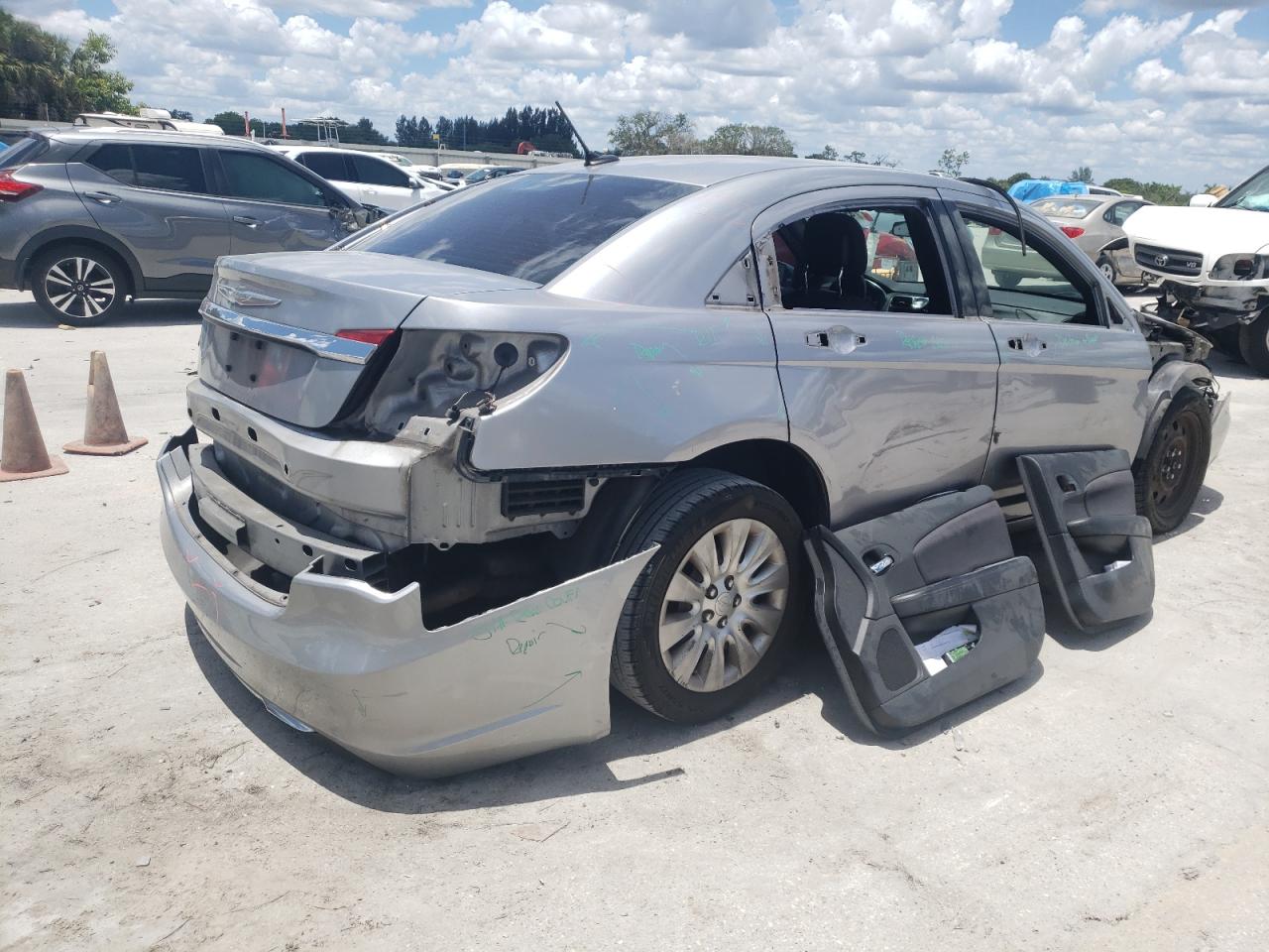 Photo 4 from auction – 2014 CHRYSLER 200 LX with VIN 1C3CCBAB3EN123354