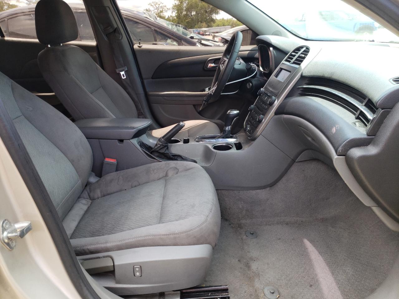 Photo 5 from auction – 2015 CHEVROLET MALIBU LS with VIN 1G11B5SL3FF116679
