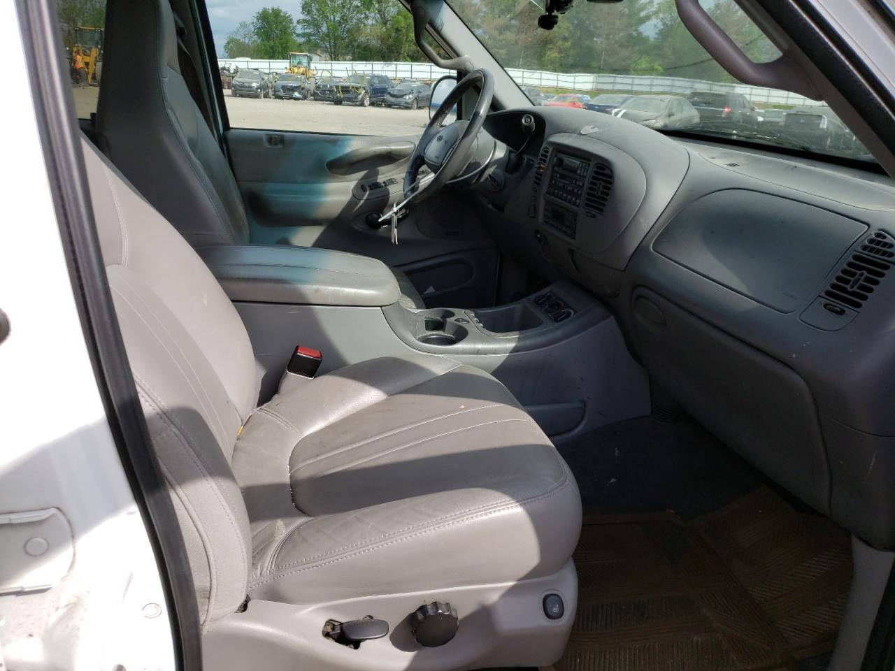 صورة رقم 5 من المزاد - 2002 FORD EXPEDITION مع VIN 1FMFU18L32LA23983