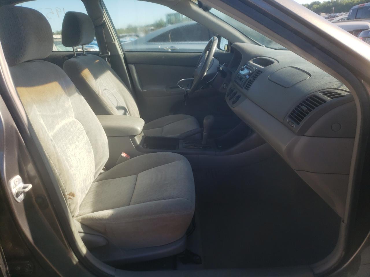 Photo 5 from auction – 2002 TOYOTA CAMRY LE with VIN 4T1BE32K52U532393