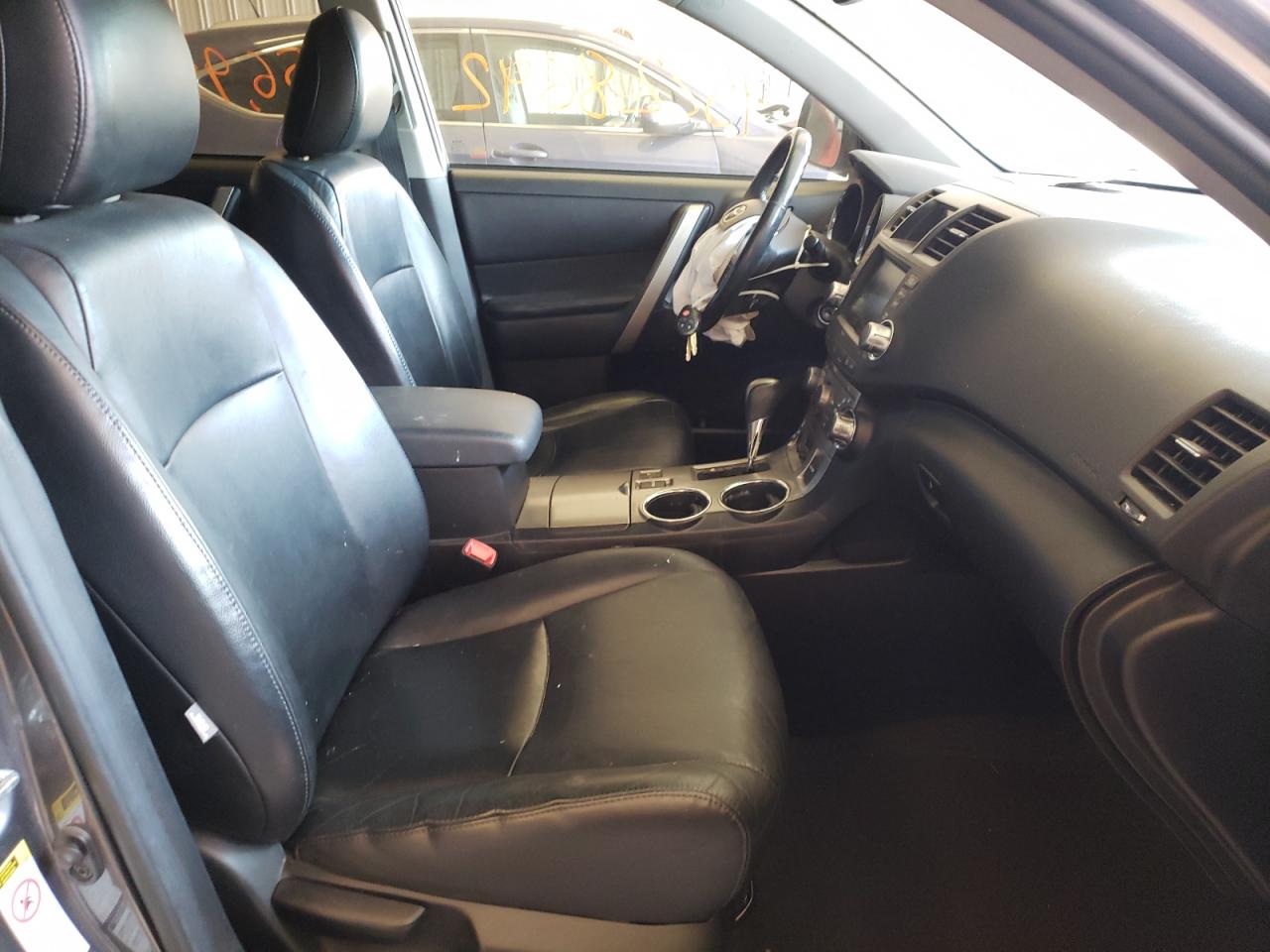 Photo 15 from auction – 2011 TOYOTA HIGHLANDER with VIN 5TDBK3EH7BS053331