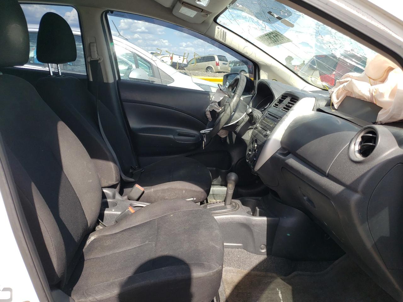 Photo 5 from auction – 2015 NISSAN VERSA NOTE with VIN 3N1CE2CP7FL372131