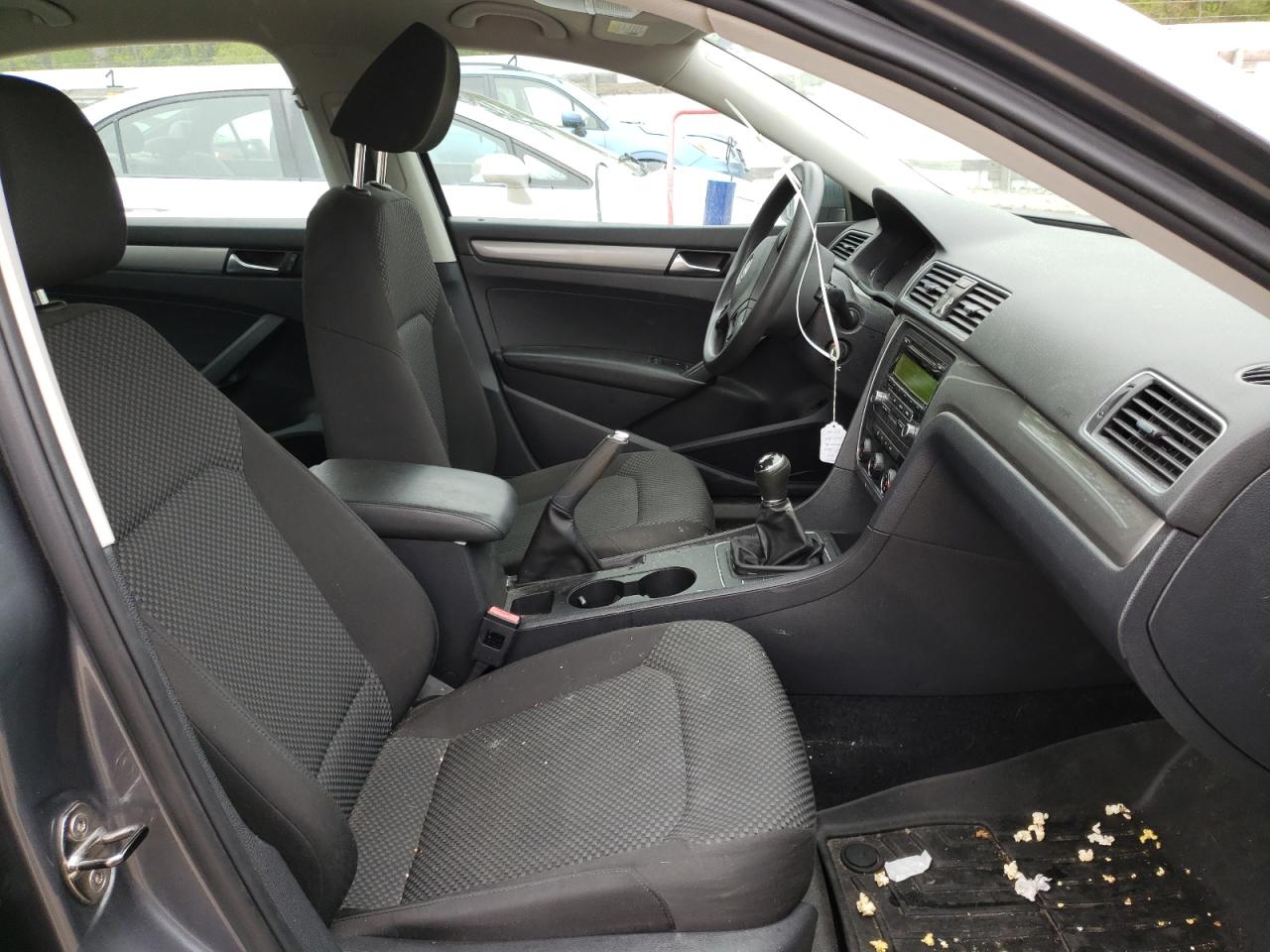 Photo 5 from auction – 2013 VOLKSWAGEN PASSAT S with VIN 1VWAP7A33DC040222