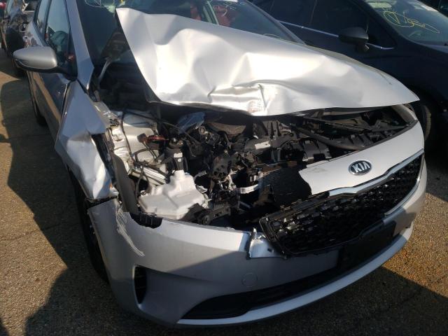 Photo 9 from auction – 2017 KIA FORTE LX with VIN 3KPFL4A77HE029373
