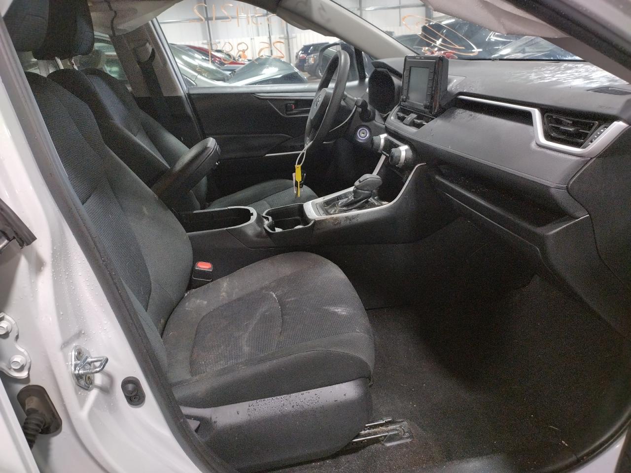 Photo 5 from auction – 2020 TOYOTA RAV4 LE with VIN 2T3F1RFV4LW134444