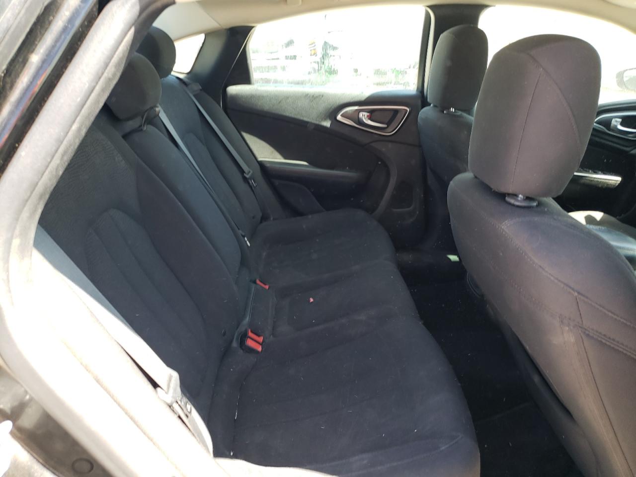 Photo 6 from auction – 2015 CHRYSLER 200 LIMITE with VIN 1C3CCCAB0FN604329