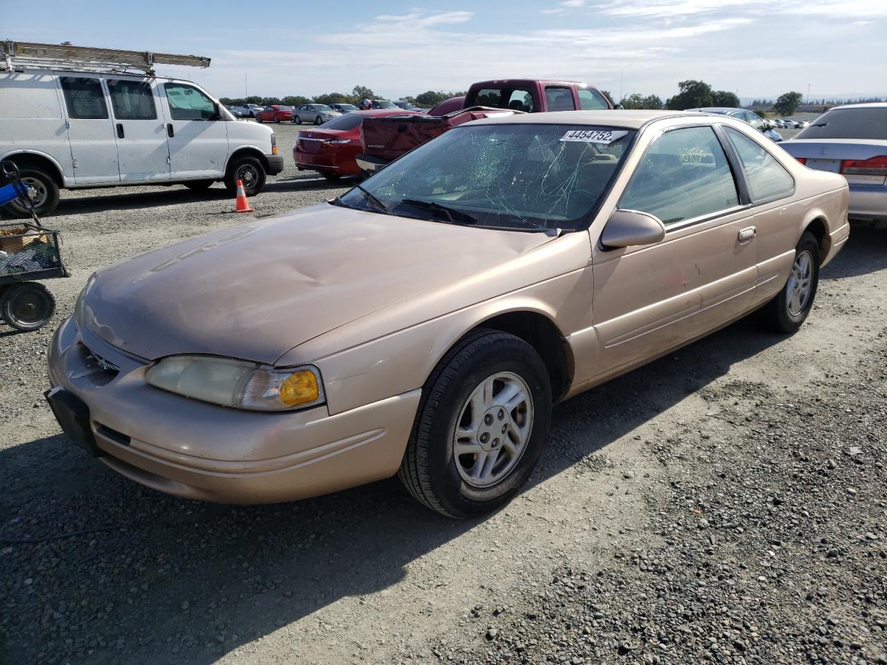 Photo 2 from auction – 1996 FORD THUNDERBIR with VIN 1FALP62W3TH102028