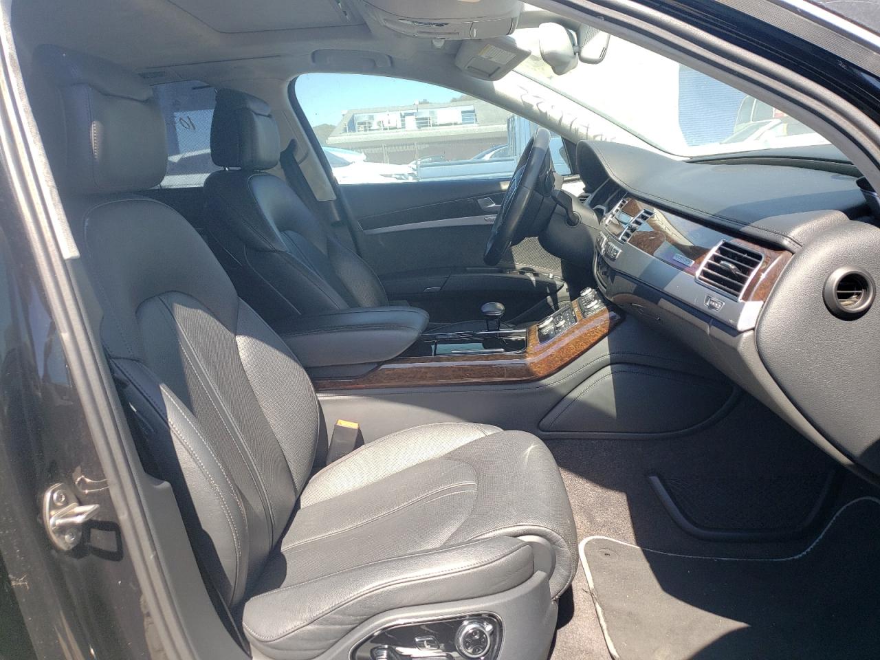 Photo 5 from auction – 2011 AUDI A8 QUATTRO with VIN WAUAVAFD8BN000868