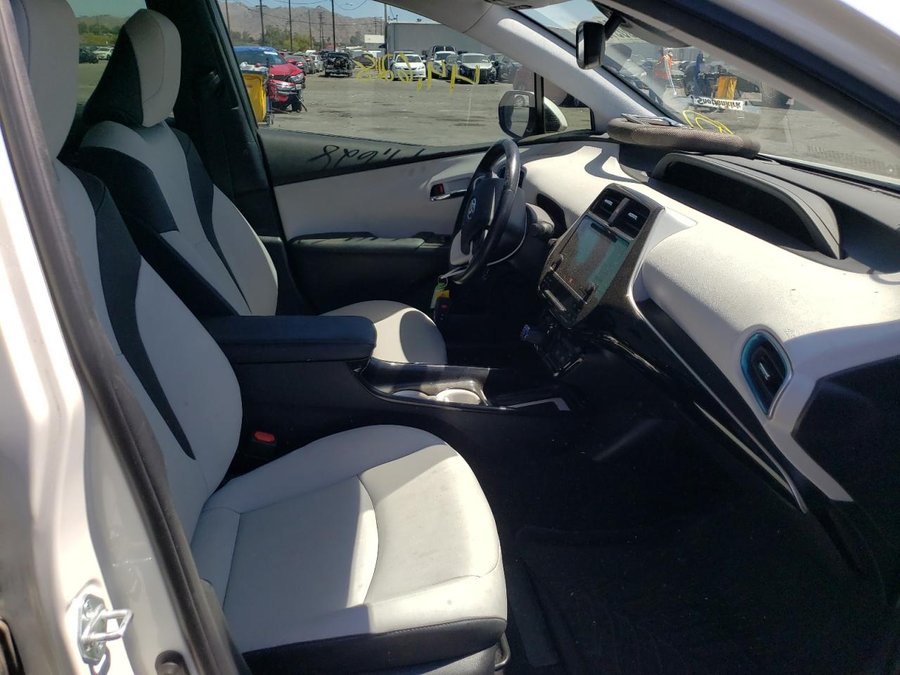 Photo 5 from auction – 2016 TOYOTA PRIUS with VIN JTDKARFU0G3020360