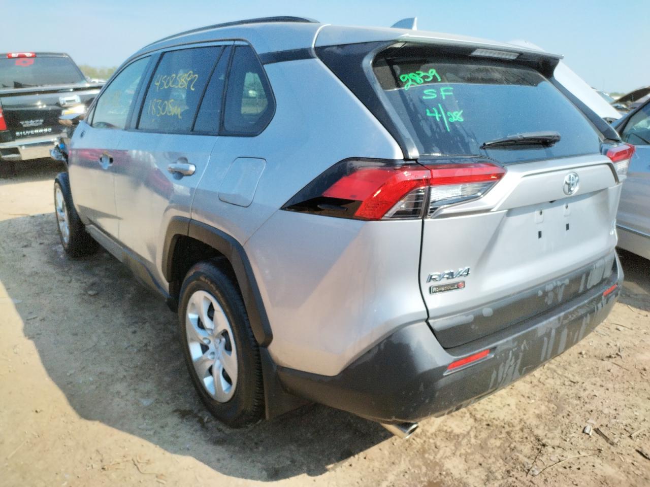 Photo 3 from auction – 2019 TOYOTA RAV4 LE with VIN JTMF1RFV5KD032792