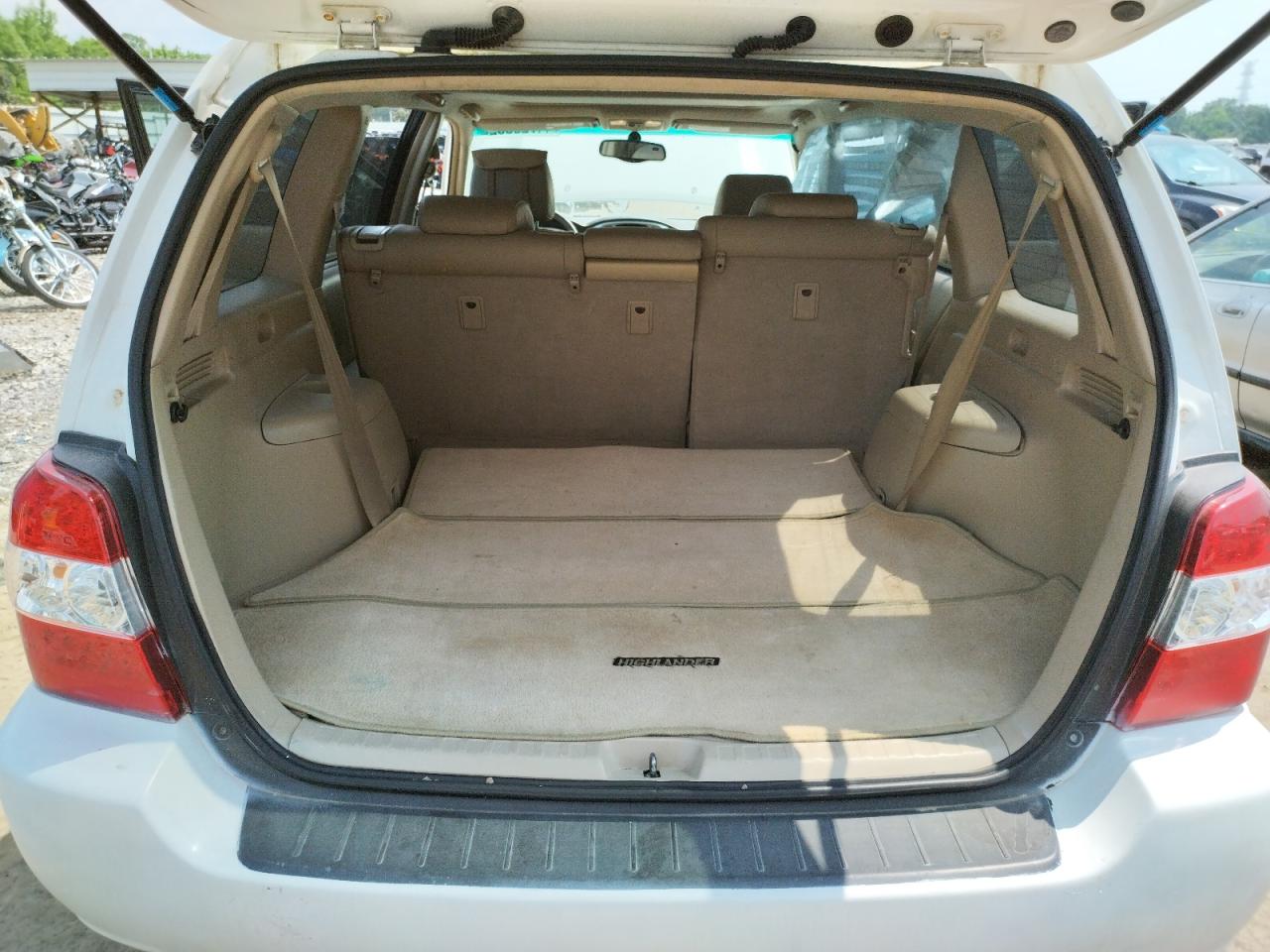 Photo 9 from auction – 2006 TOYOTA HIGHLANDER with VIN JTEEW21AX60002558