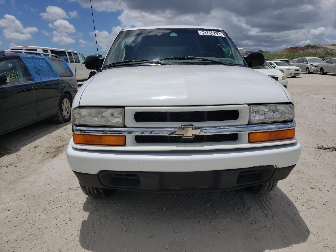 Photo 9 from auction – 2002 CHEVROLET BLAZER with VIN 1GNCS13W52K123563