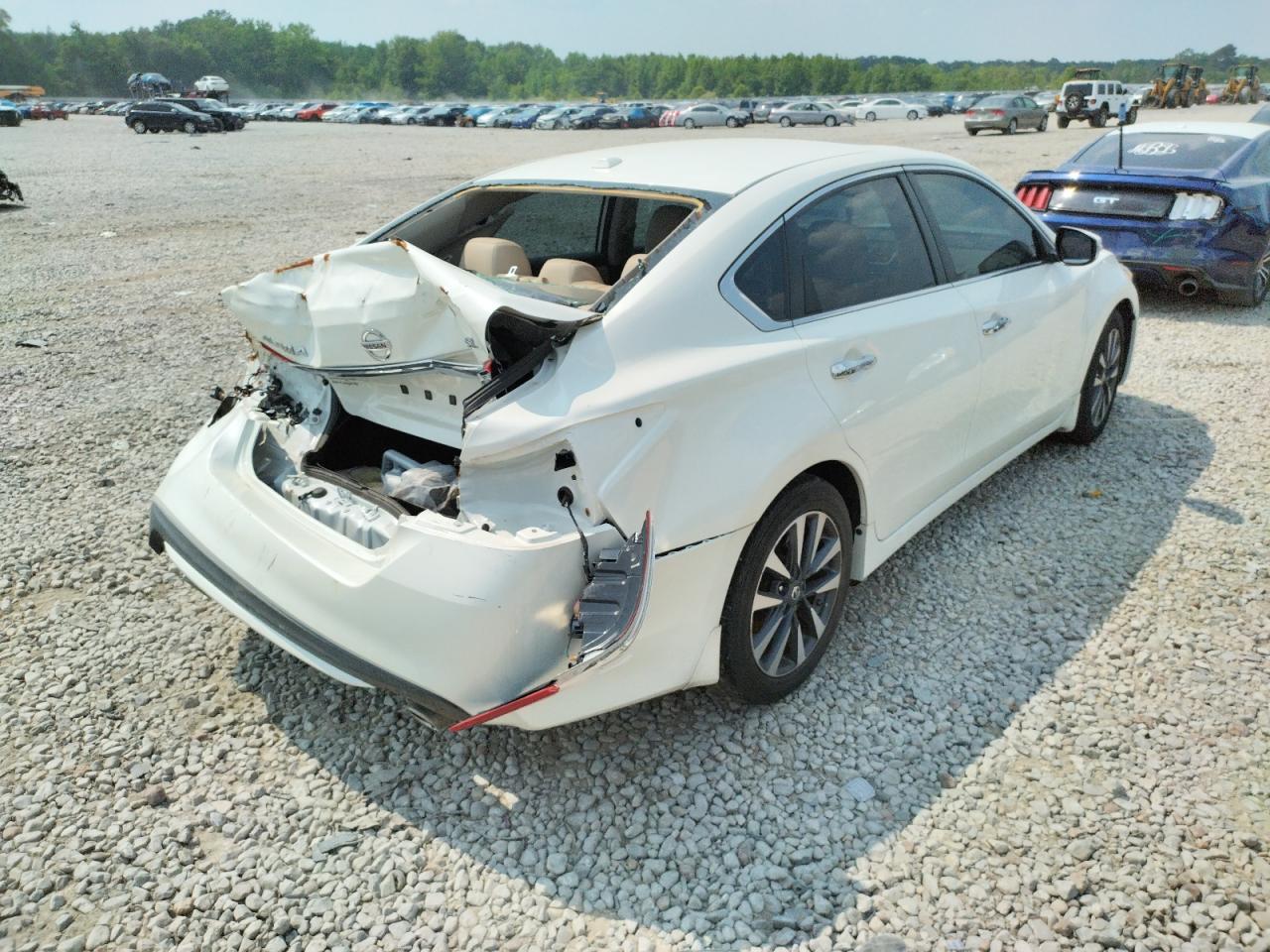 Photo 4 from auction – 2017 NISSAN ALTIMA 2.5 with VIN 1N4AL3AP2HC136218